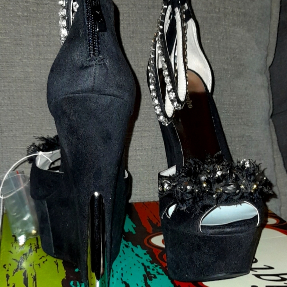 ZigiNY black open toes wedges metalic heels
